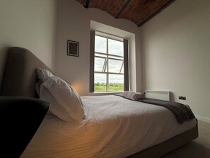 Iron/ironing board, free WiFi, bed sheets - Old Spinning Mill - Stylish Manchester City Stay - Pass the Keys (Manchester)