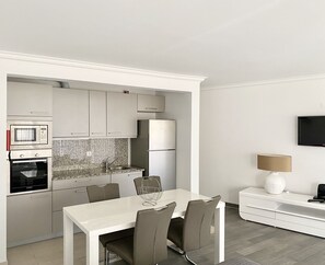 Fridge, microwave, oven, dishwasher - Ténis Studio Apartment (Vilamoura)