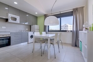 Fridge, microwave, oven, electric kettle - Green Apartment - Near Vilamoura Marina (Vilamoura)