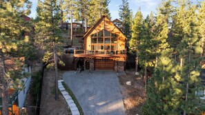 Exterior - Modern Mountain Luxury, Hot Tub, Game Room, Pet Friendly (Big Bear Lake)