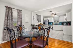 Dining - Magnolia House (Monroe)