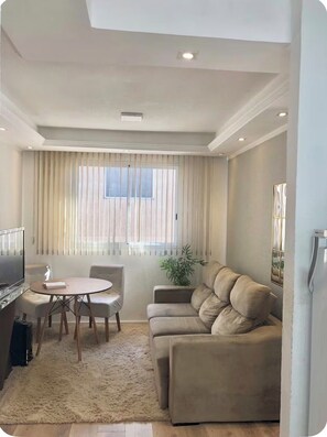 Smart TV, DVD player, biblioteca musical, videoteca
