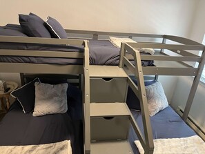 WiFi, bed sheets - Giant Steps Unit 38 Ski in/ Ski out (Brian Head)