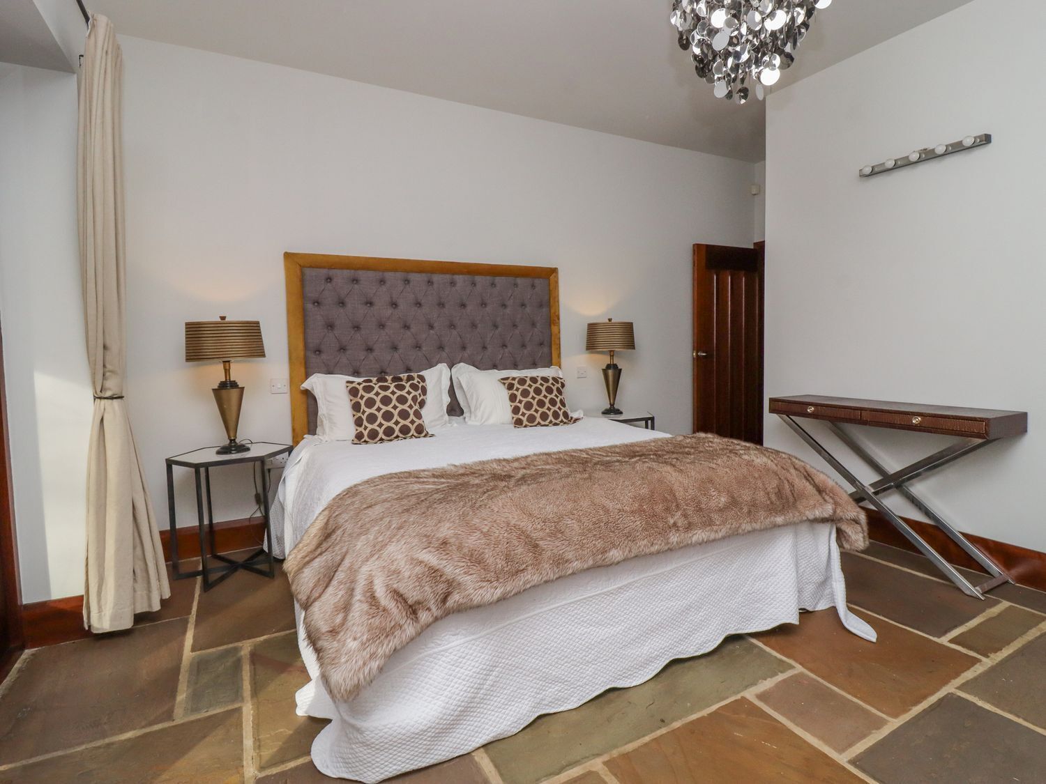 4 slaapkamers, gratis wifi, individueel gedecoreerd