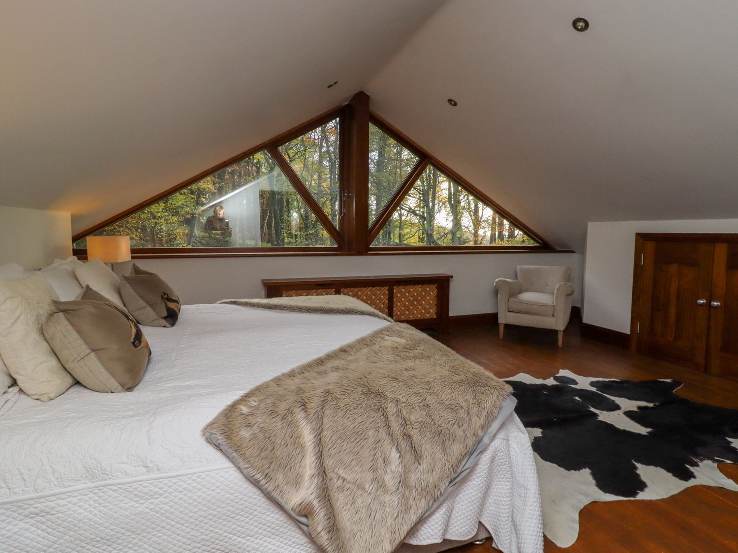 4 bedrooms, individually decorated, individually furnished, free WiFi