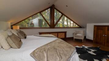 4 bedrooms, individually decorated, individually furnished, free WiFi