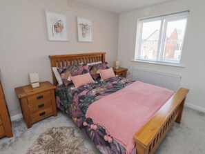 3 bedrooms, individually decorated, individually furnished, free WiFi - 26 Field Court (Wooler)