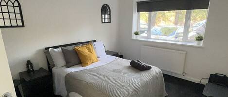 Iron/ironing board, Internet, bed sheets