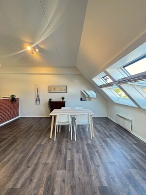 Dining - Bright Apartment in Antwerp (Antwerp)