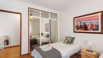 Iron/ironing board, WiFi, bed sheets