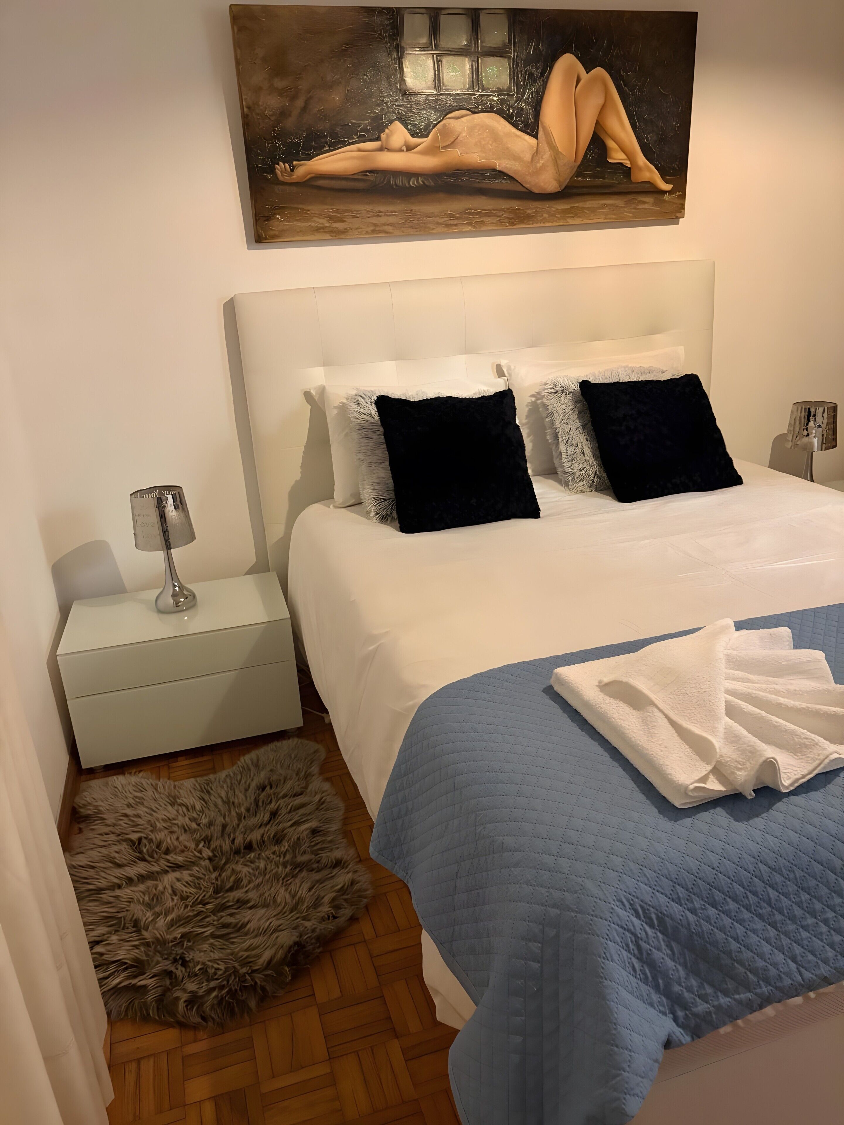 Iron/ironing board, WiFi, bed sheets