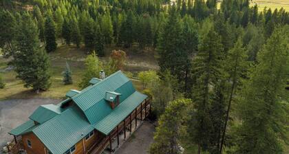 Hotel Room with 40 acres + Hot Tub
