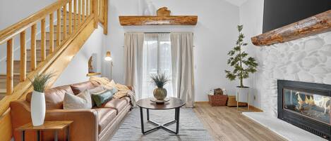 Smart-TV, Kamin, Bücher