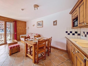 Dining - 1st floor, swimming pool, terrace, tv, ski locker, 32m², Les Menuires (Les Menuires)