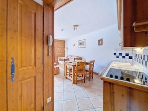 Interior - 1st floor, swimming pool, terrace, tv, ski locker, 32m², Les Menuires (Les Menuires)