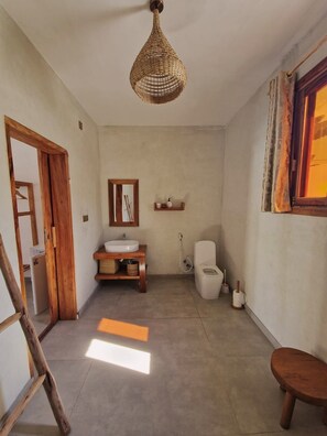 Superior Quadruple Room, Balcony, Courtyard View | Bathroom | Free toiletries, hair dryer, towels, soap - Sunny villa matemwe (Matemwe)