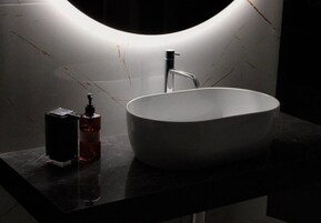 Ducha, secador de pelo, bidé y toallas