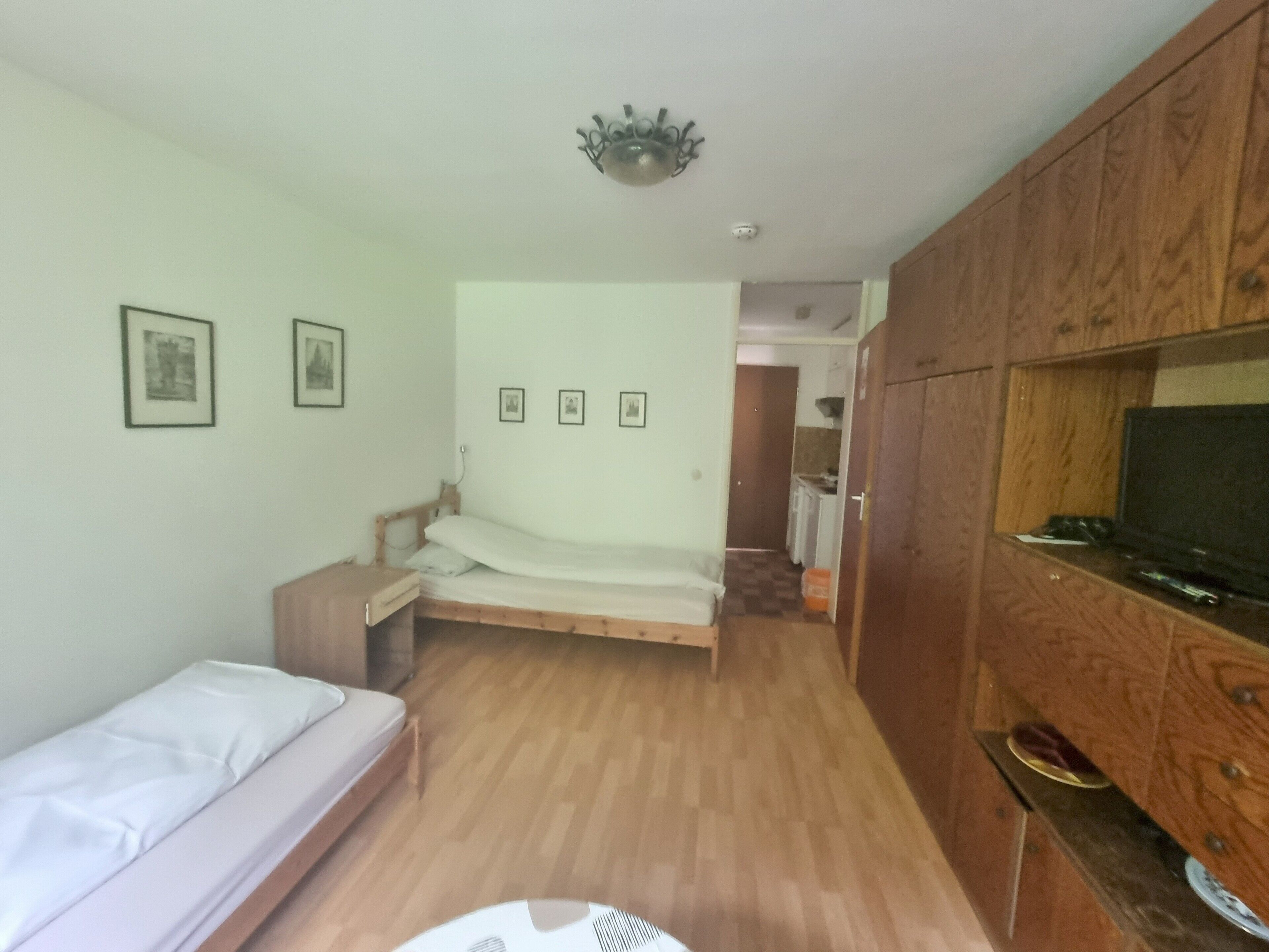 WiFi, bed sheets