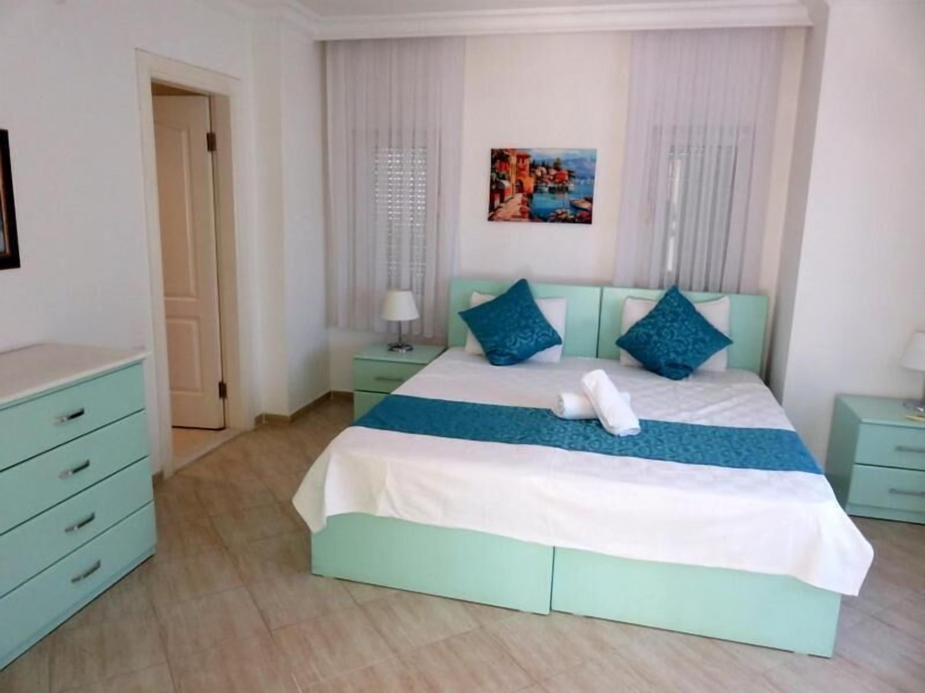 Blackout curtains, soundproofing, iron/ironing board, free WiFi