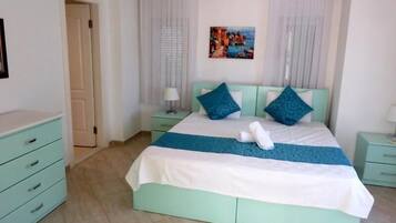 Blackout curtains, soundproofing, iron/ironing board, free WiFi