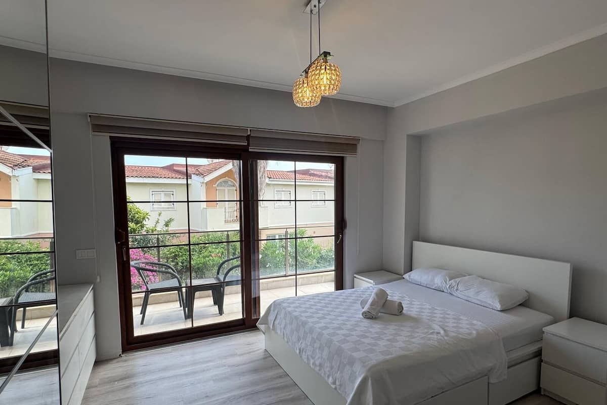 Blackout curtains, soundproofing, iron/ironing board, free WiFi