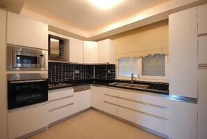 Villa with Private Pool | Cocina privada