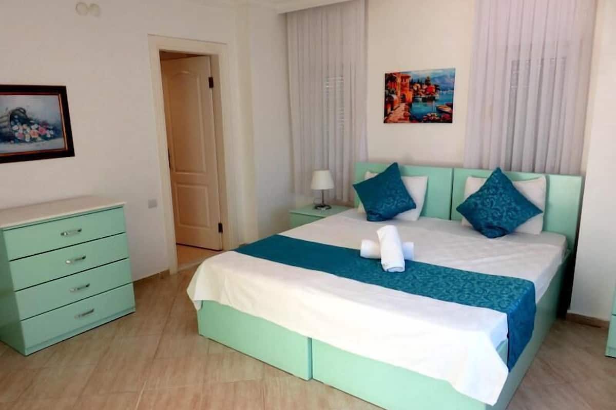 Blackout curtains, soundproofing, iron/ironing board, free WiFi