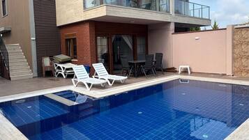 Seasonal outdoor pool