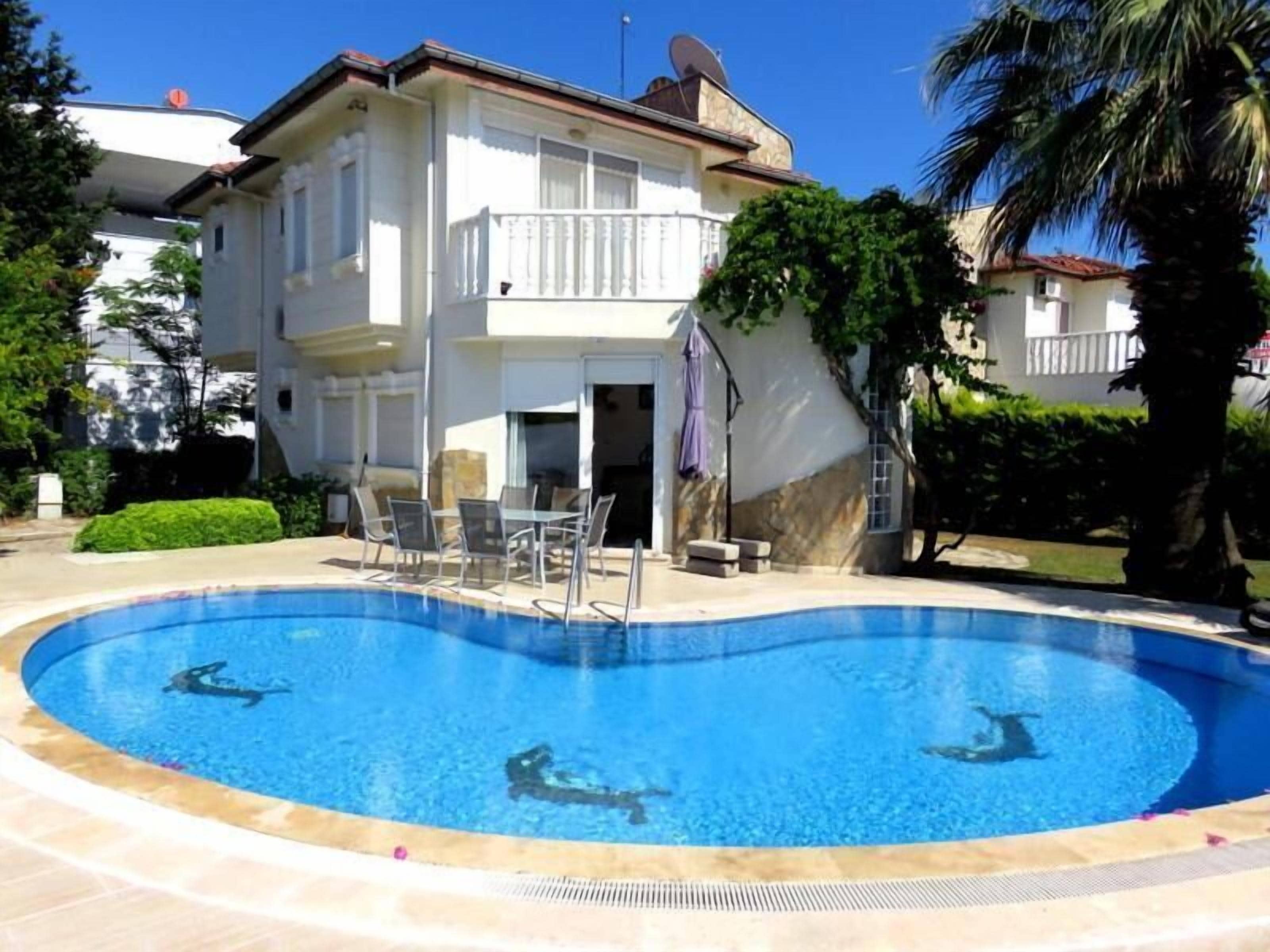 Villa, balcon, vue piscine | Piscine | Piscine extérieure (ouverte en saison)