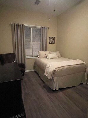Iron/ironing board, free WiFi, bed sheets - Urban 2BR Near LightRail–Easy NYC & MetLife Access (Jersey City)
