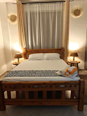 Iron/ironing board, WiFi, bed sheets - Luxury Coral Sands 1BR with Pool & Wi-Fi (Mombasa)