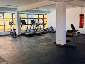 Fitness facility - Luxury Coral Sands 1BR with Pool & Wi-Fi (Mombasa)