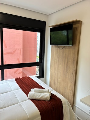 1 bedroom, desk, WiFi, bed sheets - Studio em frente ao Hospital das Clinicas | ZJ56 (São Paulo)