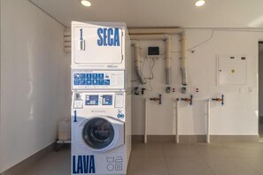 Interior - Studio em frente ao Hospital das Clinicas | ZJ102 (Cerqueira César)