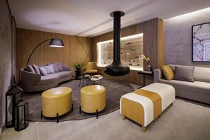 Interior - Studio Completo a 100m do Metrô Brooklin | HB622 (Brooklin)