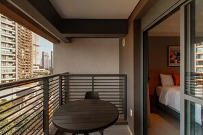 Outdoor dining - Studio Completo a 100m do Metrô Brooklin | HB622 (Brooklin)