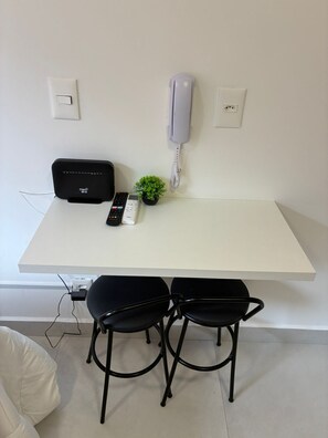 Interior - Studio em frente ao Hospital das Clinicas | ZJ85 (Cerqueira César)