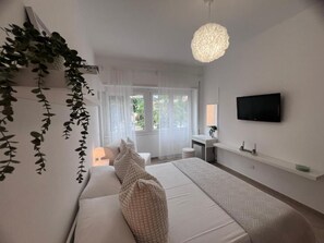 Superior Double Room, City View | Desk, laptop workspace, iron/ironing board, free WiFi - Terracina Central Rooms (Terracina)