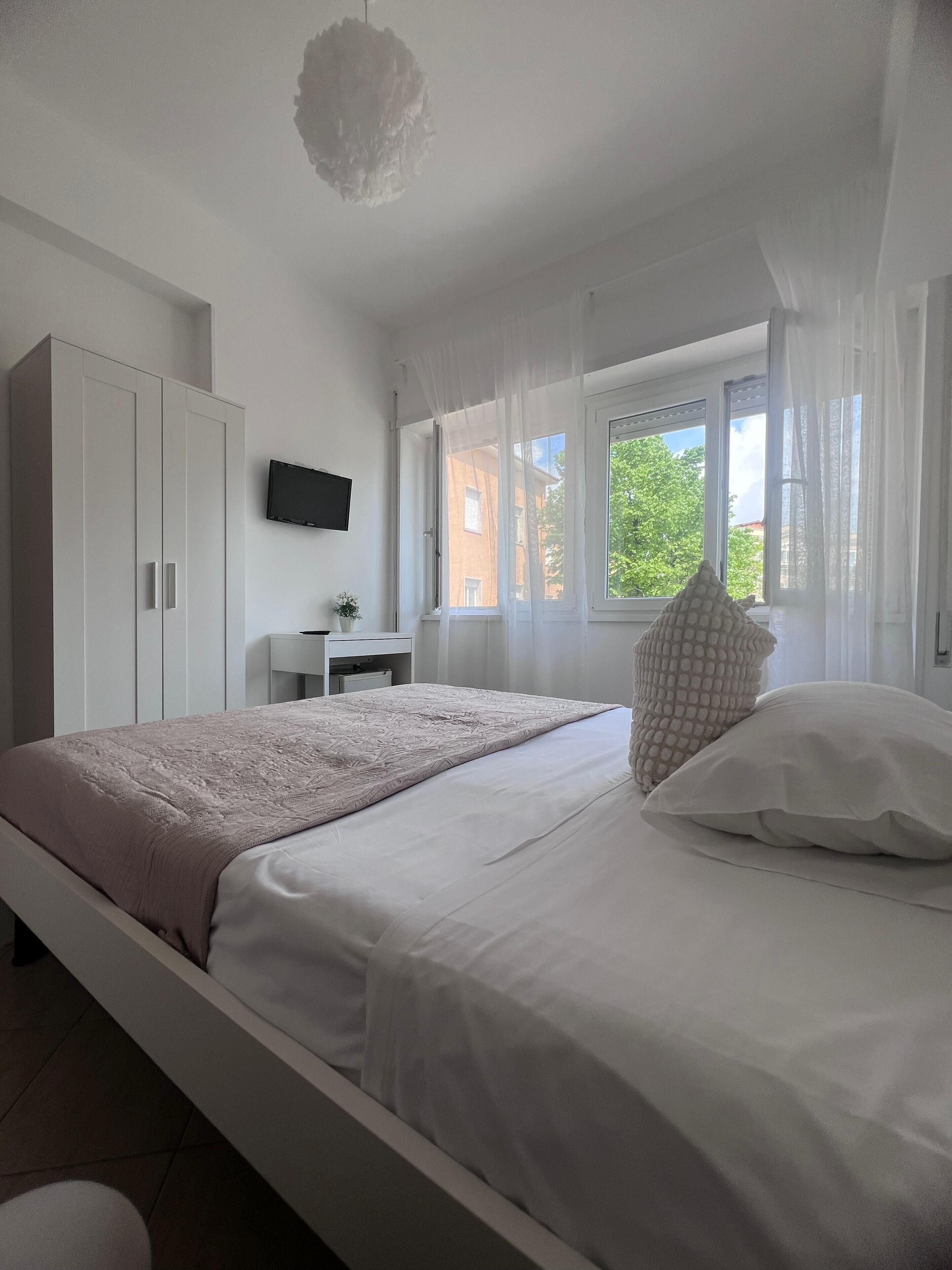 Single Room | Desk, laptop workspace, iron/ironing board, free WiFi