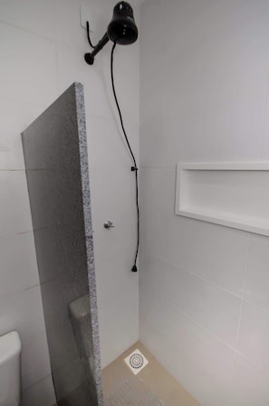 Regadera y secadora de cabello