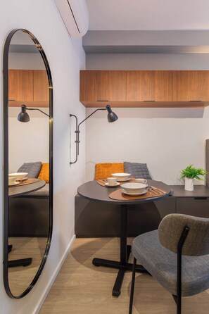 Dining - Studio Completo a 1km do Ibirapuera | VC208 (Vila Nova Conceição)