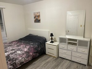 Room - Charming Stay Walk to Niagara Falls in 30 Min (Niagara Falls)