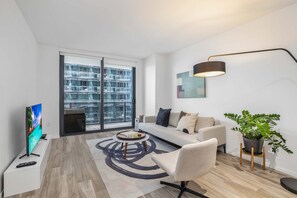 TV, offices - SLS Lux Condo with Rooftop Pool (Miami)