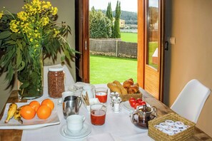 Dining - 18th-century apartment with garden near Begur (Regencós, Girona)