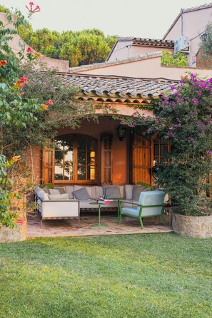Terrace/patio - Costa Brava villa: Sea views, chef & privacy (Calonge)