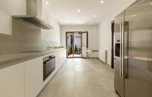 Microwave, oven, dishwasher, coffee/tea maker - House above the Tajo with pool in Ronda, Malaga (Ronda)
