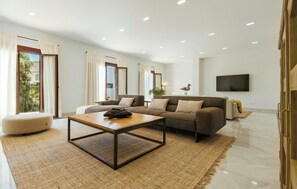 TV - House above the Tajo with pool in Ronda, Malaga (Ronda)