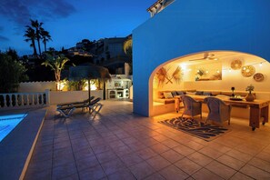Outdoor dining - Villa with views of the Ifach rock in Benissa (Benissa)