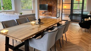 Ảnh chưa phân loại, 2 trong số 33 ảnh, nút
