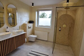 Apartment | Bilik Mandi